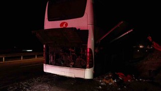 Bilecik'te seyir halindeki yolcu otobüsü alevlere teslim oldu: 1 yaralı