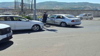 Bingölde iki otomobil çarpıştı: 1 yaralı
