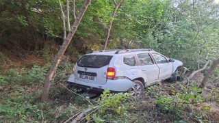 Bingölde otomobil bahçeye uçtu: 2 yaralı