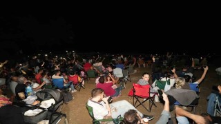 Binlerce kişi Perseid meteor yağmurunu izlemek için Yenişehire akın etti
