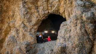 Bir asırdan fazla süren mücadelenin eseri: Taş Yolu turistlerin gözdesi