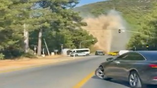 Bodrum'da ana isale hattı patladı, su metrelerce yükseldi
