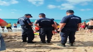 Boğulma tehlikesi geçiren genci ekiplerin müdahalesi kurtardı