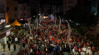 Boluda 30 Ağustos Zafer Bayramı fener alayıyla kutlandı