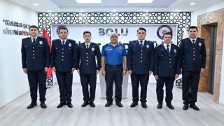 Boluda başkomiserliğe terfi eden polislere rütbeleri takıldı