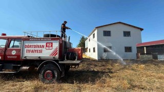 Boluda kereste fabrikasının yanında korkutan yangın: Alevler tesise sıçramadan söndürüldü