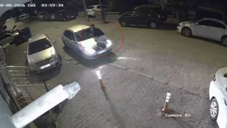 Boluda otomobilin kaputunda yolculuk kamerada