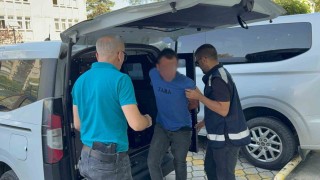 Boşanma aşamasındaki eşini bıçakla yaraladı