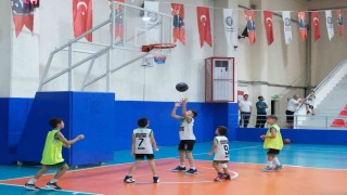 Buharkentte genç basketbolcular kıyasıya mücadele etti