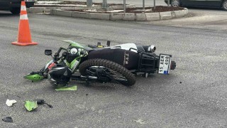 Burdurda otomobil ile çarpışan motosikletin sürücüsü ağır yaralandı