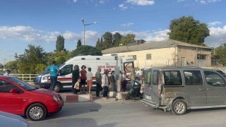 Burdurda otomobil ile motosiklet çarpıştı: 1 yaralı