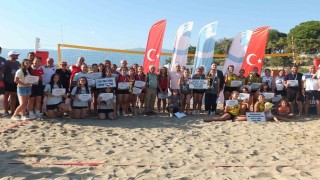 Burhaniye de plaj voleybolu heyecanı yaşandı