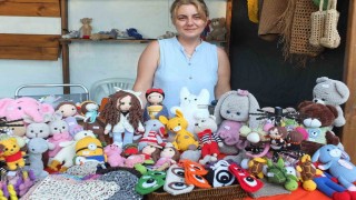 Burhaniyede Dilek hanımın örgü bebekleri ilgi gördü