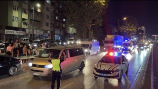 Bursada alkollü şahıs metro direğine çıktı: Ulaşım durdu, elektrik kesildi