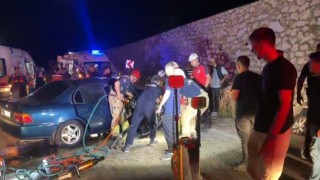 Bursada iki otomobil kafa kafaya çarpıştı: 5 yaralı, 2 ölü