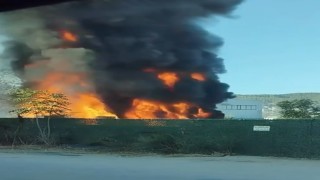 Bursada korkutan yangın...Gökyüzünü siyah duman kapladı
