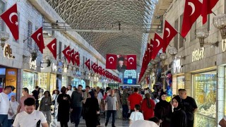 Bursada Tarihi Kapalı Çarşı Türk bayraklarıyla donatıldı