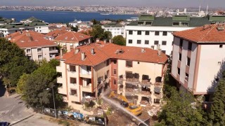 Büyükçekmecede 4 bloktan oluşan 48 bağımsız konutun yıkımı başladı