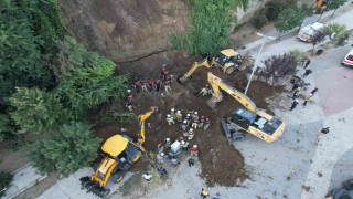 Büyükçekmecede göçük altında 2 kişinin kaldığı iddiası üzerine kurtarma çalışmaları sürüyor