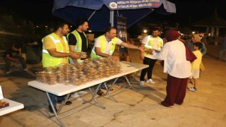 Büyükşehir Mevlit Kandilinde 19 ilçede lokma ikram etti