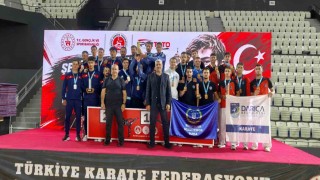 Büyükşehir sporcuları madalyaları topluyor