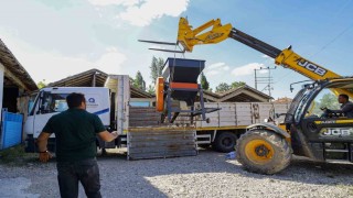 Büyükşehirden üreticiye yem ezme makinesi desteği