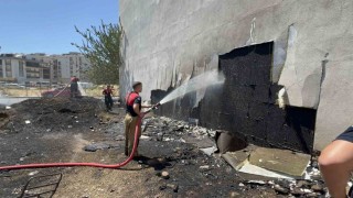 Çanakkalede ev ve arabalar yanmaktan son anda kurtuldu