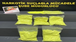 Çantadan zehir çıktı