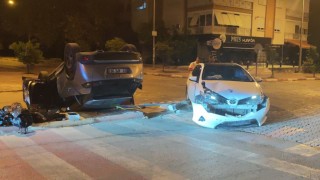 Çarpışmanın etkisiyle ters dönen otomobilden hafif yaralı çıktılar
