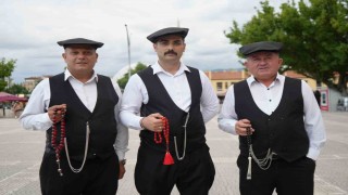 Çarşamba Beyleri, geleneksel kıyafetleriyle geçmişi geleceğe taşıyor