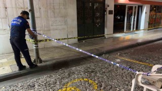Çatıdan kopan beton parçaları korkuttu