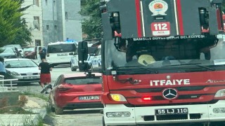 Çatıya çıkan vatandaş, polis tarafından indirildi