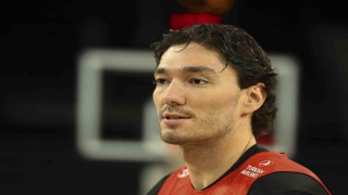 Cedi Osman: Kendi taraftarımızın önünde çok önemli bir maça çıkıp galibiyetlerimizle devam etmek istiyoruz