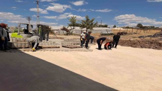 Çermikte mahalle yollarına parke taşı döşeniyor