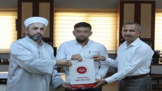 Cezaevinde Müslüman oldu