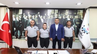 Çiğlide silahlı saldırganı yakalayan güvenlik ekibine ödül