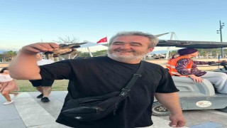 Çocukların Kahraman ağabeyi boğazına çuval dolaşan kaplumbağayı ölümden kurtardı