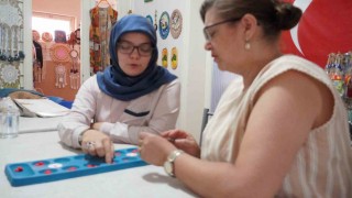 Çocuklarını satranca götürdü, Manisanın ilk kadın mangala antrenörü oldu