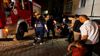 Çorumda ayağı mazgala sıkışan çocuğu itfaiye kurtardı