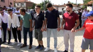Çorumda düğüne İtalyan damgası: İki İtalyan halay çekip çiftetelli oynadılar
