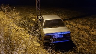 Çorumda otomobil tarlaya uçtu: 1 yaralı