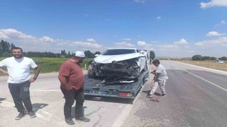 Çorumda pikap ile otomobil çarpıştı: 2 yaralı