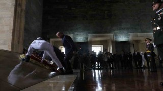 Cumhurbaşkanı Erdoğan başkanlığındaki devlet erkanı, Anıtkabiri ziyaret etti