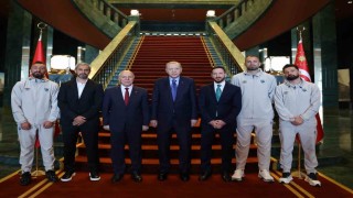 Cumhurbaşkanı Erdoğan Erzurumspor FK heyetini kabul etti