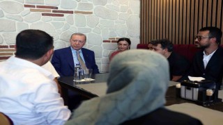 Cumhurbaşkanı Erdoğan, İstanbulda esnafı ziyaret etti