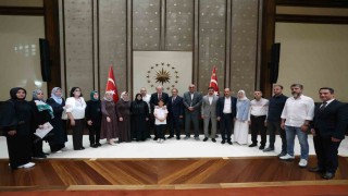 Cumhurbaşkanı Erdoğan, Kahramanmaraştaki okul saldırısında hayatını kaybeden öğrencilerin ailelerini kabul etti