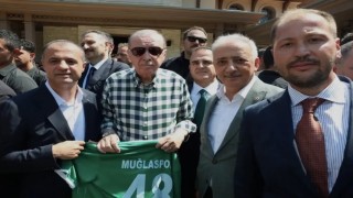 Cumhurbaşkanı Erdoğana Muğlaspor forması takdim edildi