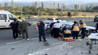 D100de otomobil su kanalına çarptı: 2 ölü, 4 yaralı