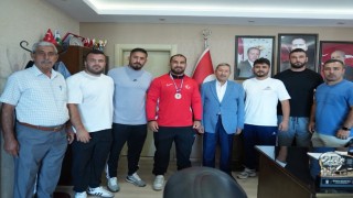 Darende Belediye Başkanı Bozkurttan şampiyon Feyzullah Aktürke tebrik
