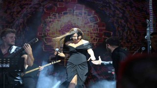 Demirci Kurtuluş Festivalinde sanatçı Zara sahne aldı